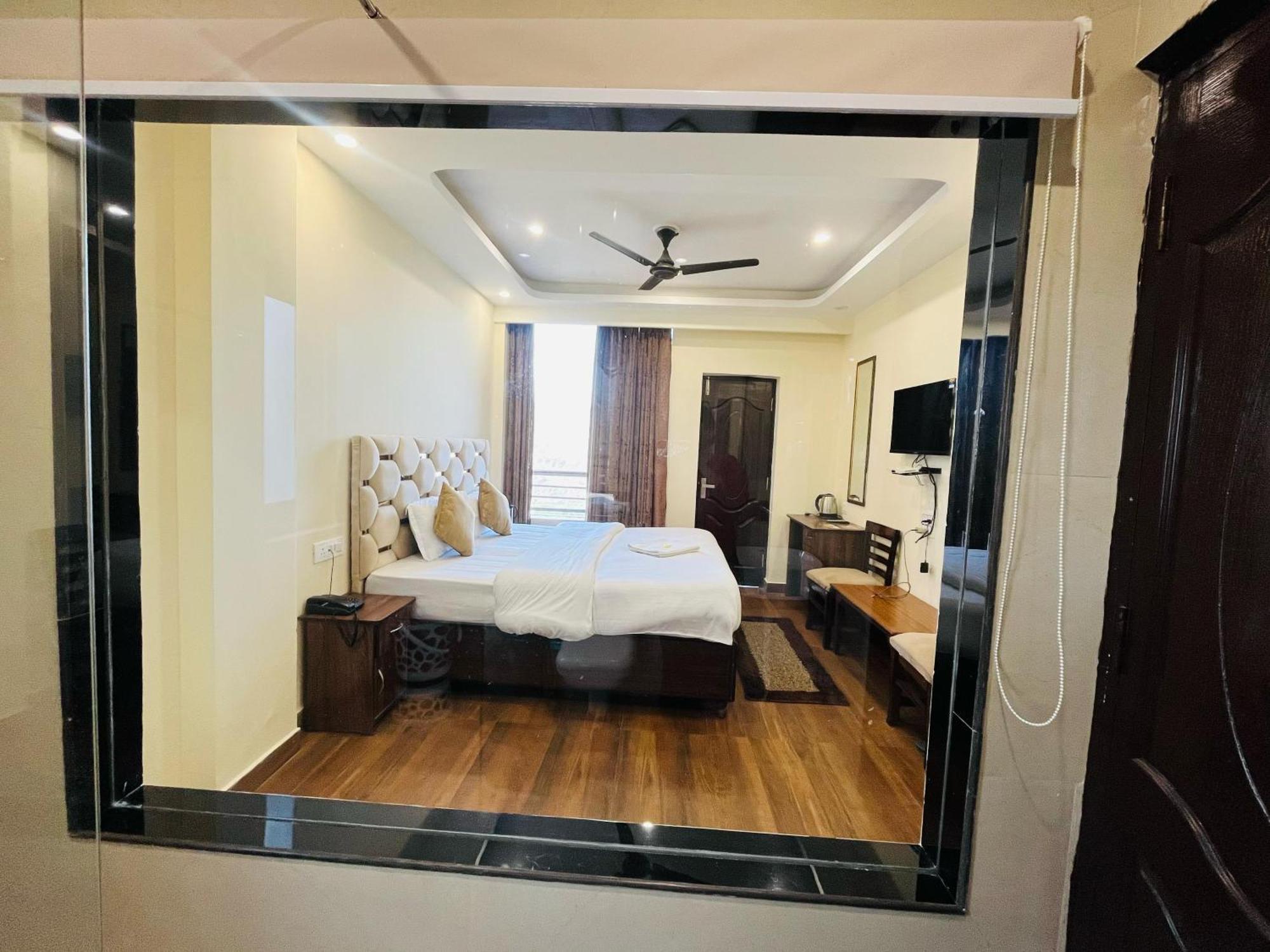 Ambrosia Grand Bed and Breakfast Shimla Exteriör bild